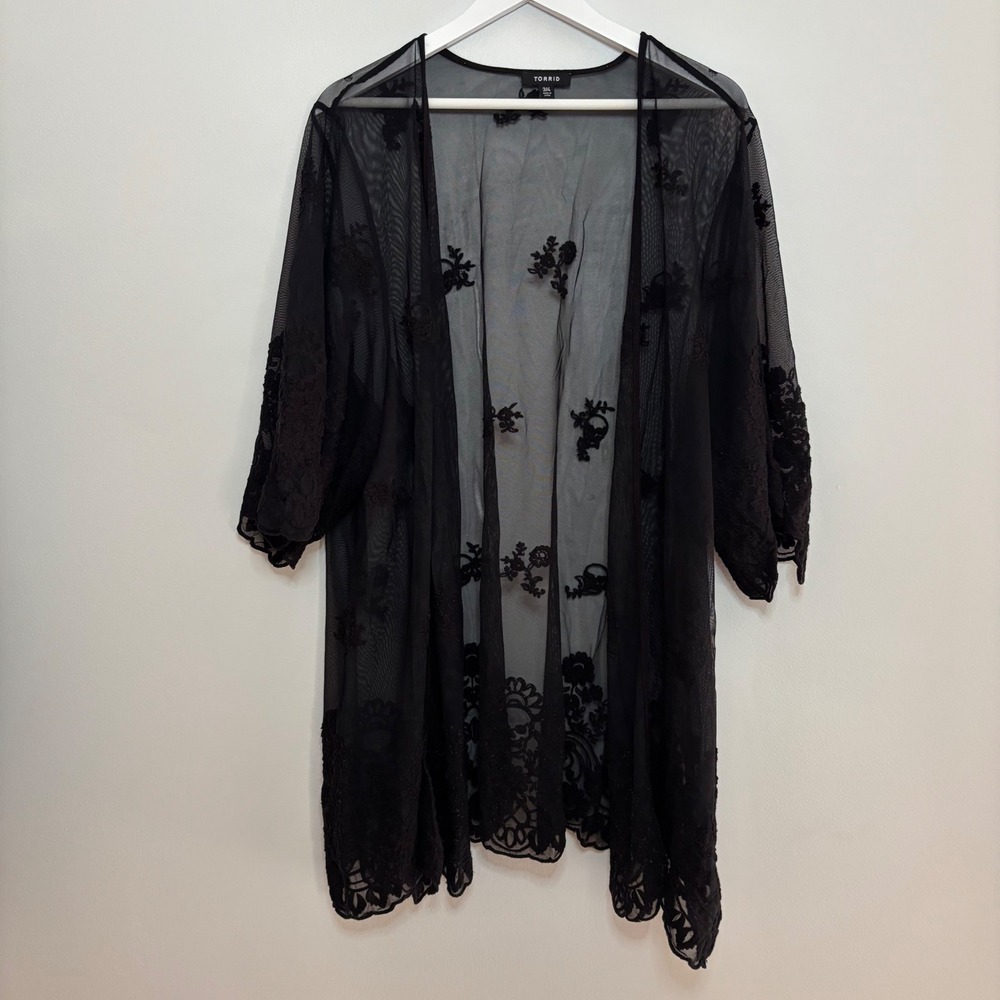 Torrid Black Sheer Kimono Floral Skulls Embroidery Open Front Sz 3/4 Whimsigoth